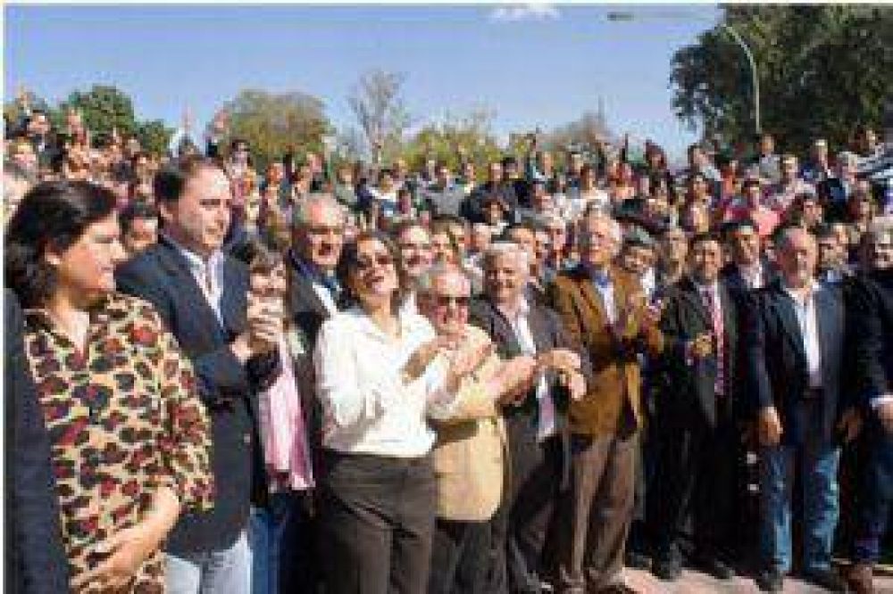 Los primeros datos marcan una tendencia favorable al oficialismo provincial