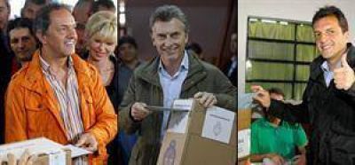 Primeros datos oficiales: gana Daniel Scioli con el 36,2%; Cambiemos obtiene el 30,8% y UNA, 22,7%
