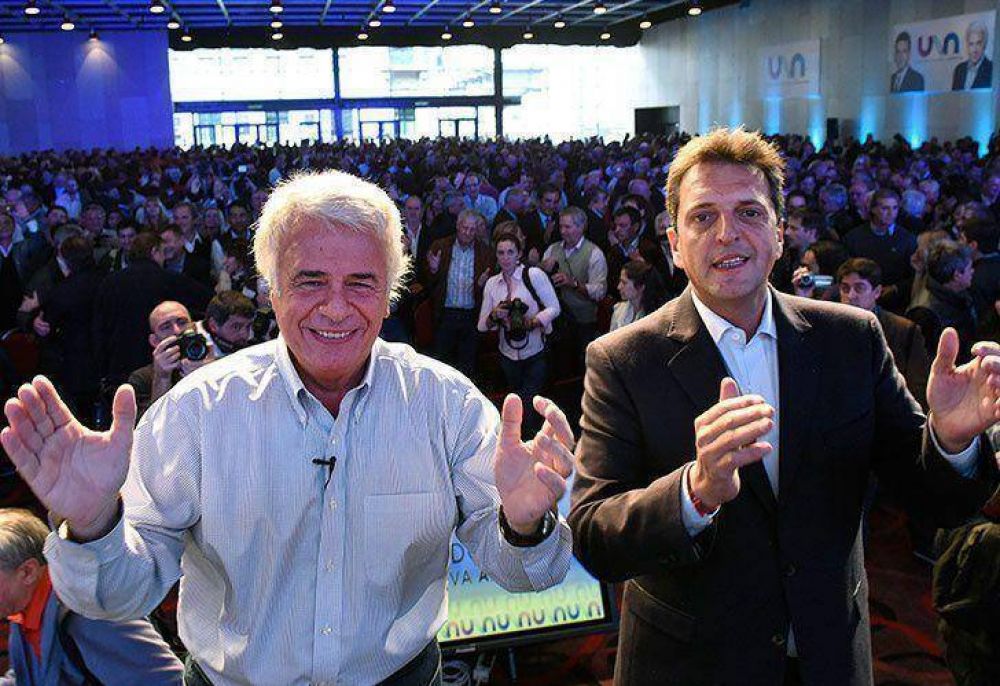 Massa se proclam� ganador y pidi� un debate con 
