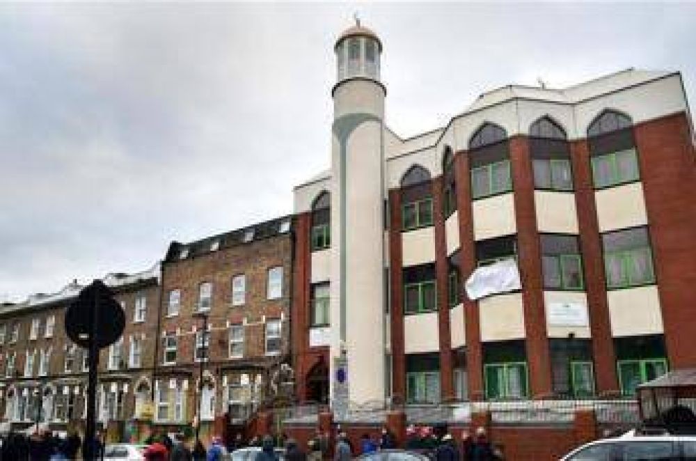 Mezquita londinense ofrece ayuda a los necesitados de todos los credos