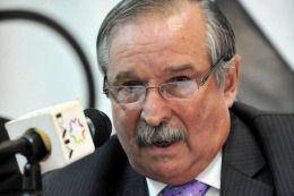 Felicitan a Schlosser