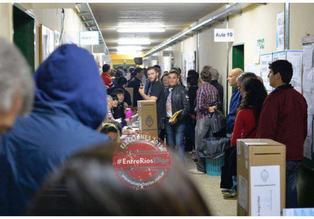 En Entre R�os detuvieron a diez personas con pedidos de captura cuando fueron a votar