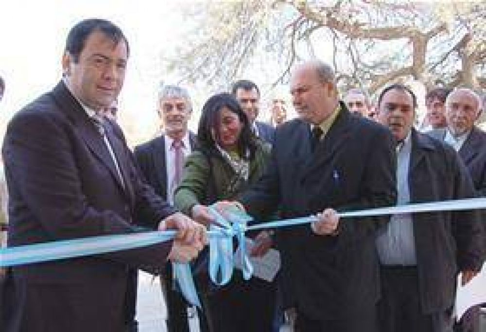 Habilitan escuela, camino y red el�ctrica en Beltr�n