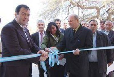  Habilitan escuela, camino y red el�ctrica en Beltr�n