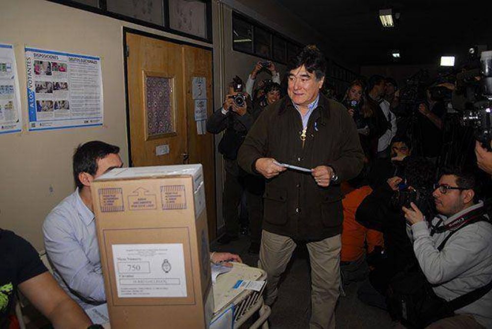 El conflicto municipal estuvo en la mirada de los precandidatos