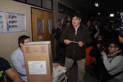El conflicto municipal estuvo en la mirada de los precandidatos