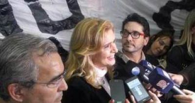 En la oposici�n, apenas hubo sonrisas forzadas para disimular la hecatombe