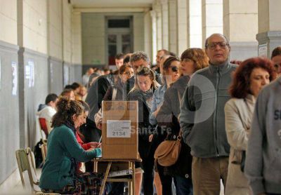 Paso 2015: jornada gris, largas colas y dudas en el cuarto oscuro