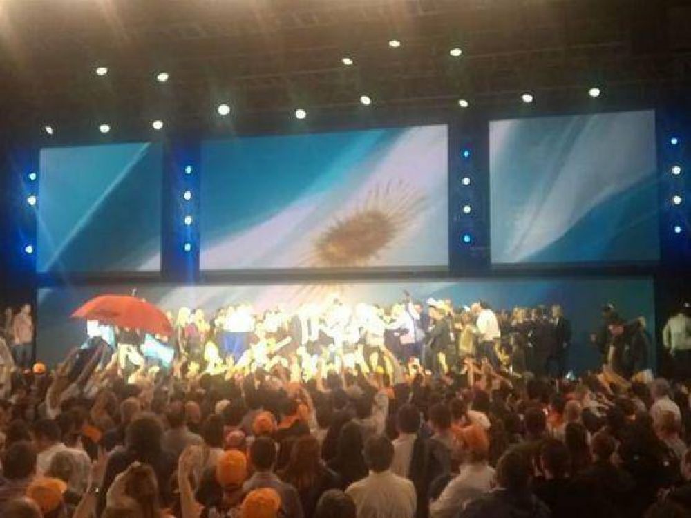 Agradeciendo a N�stor y Cristina, Scioli convoc� a los j�venes para �la gran gesta de octubre�