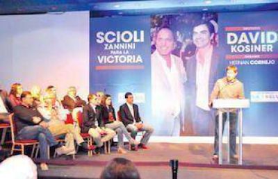 David gan� las PASO, agradeci� a los votantes y Urtubey dedic� el triunfo a Scioli