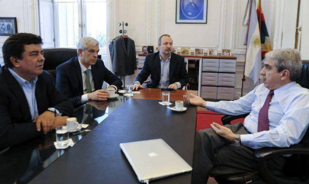 Fern�ndez recibi� a la f�rmula Dom�nguez-Espinoza tras la dura contienda bonaerense