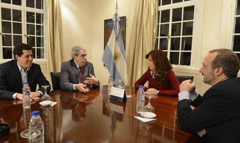 CFK recibi� en Olivos a A. Fern�ndez y Sabbatella tras el triunfo en las PASO