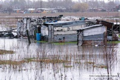 Los r�os y arroyos se estabilizan, aunque permanecen evacuadas m�s de 1.200 personas en Buenos Aires