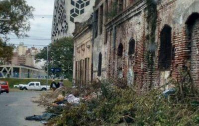 Vecinos se quejan por basural a una cuadra del Centro C�vico