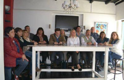 Repudio de la Agrupaci�n vecinalista por el desplazamiento de Veronica Bard