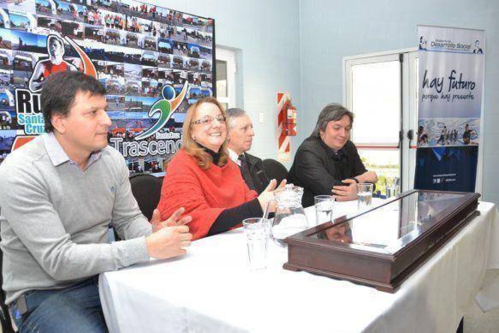 Alicia: �Ser�a un honor inmenso ser gobernadora de esta provincia�