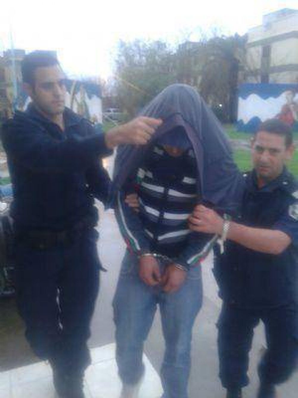 ADELANTO: Fue a votar y qued� detenido