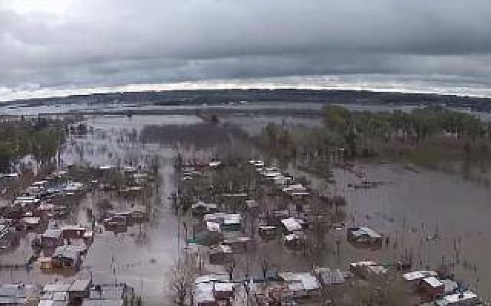 Dos mil evacuados en Mercedes, la peor inundaci�n en 25 a�os