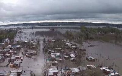 Dos mil evacuados en Mercedes, la peor inundaci�n en 25 a�os