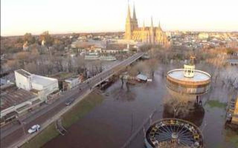 Inundaci�n en Luj�n: El r�o super� los 5 metros