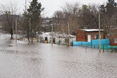 Hay 500 evacuados, miles de afectados y el r�o Luj�n baj� a 5,31 metros