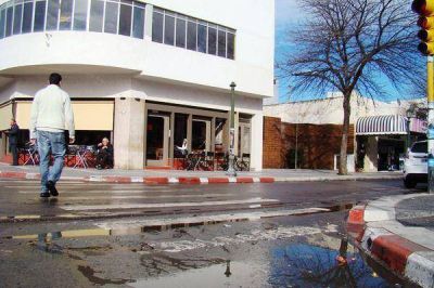 Ahora hubo derrames de cloacas en pleno centro