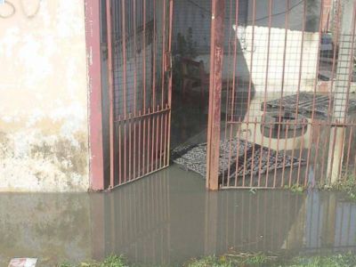 Aguas servidas en Bernal Oeste