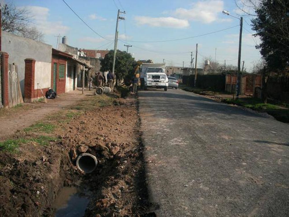 Plan de asfaltos en Luj�n y Pico de Oro