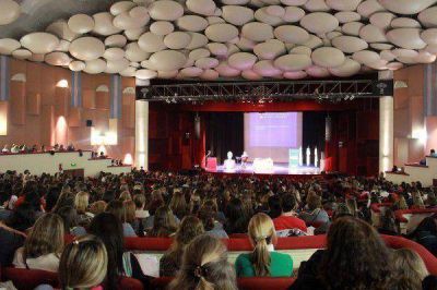 �La escuela es el lugar privilegiado para ocuparse de las problem�ticas de los j�venes�