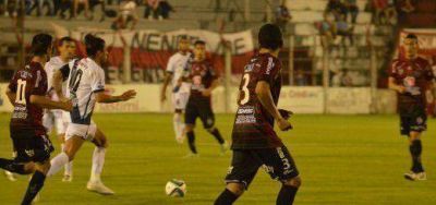 Guaran� jug� muy mal, perdi� con Central C�rdoba y qued� muy comprometido