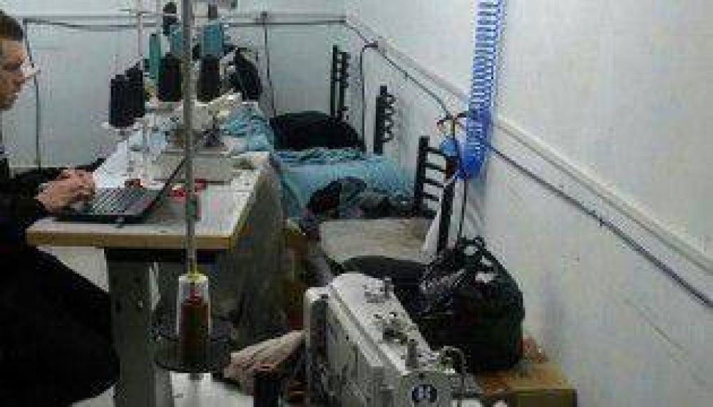 Clausuran taller clandestino: haba 25 trabajadores encerrados