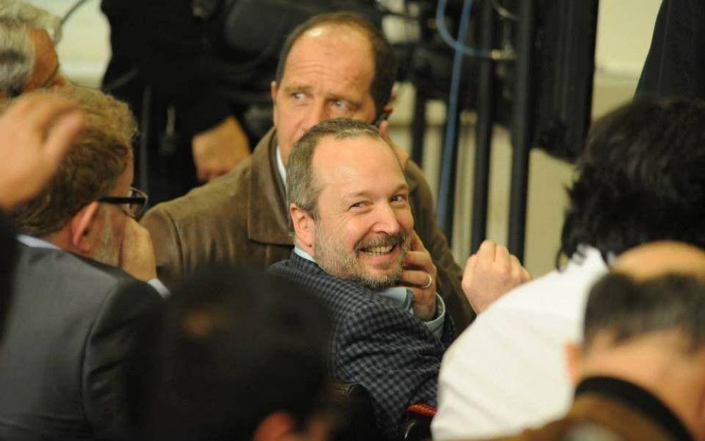 La posible llegada de Sabbatella a la provincia allana el camino de Scioli en el Afsca