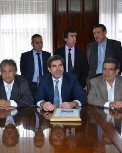 Naci�n financia una mega obra h�drica en territorio riojano