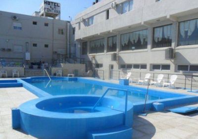 Encontraron muerto a un turista en la pileta de un hotel de Termas de R�o Hondo