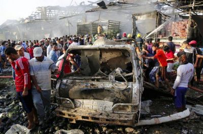 M�s de 60 personas murieron tras la explosi�n de un coche bomba en un mercado en Irak