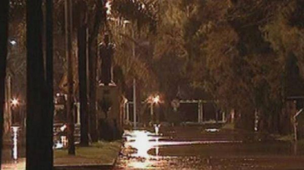 Por la Sudestada, desbord� el R�o en Quilmes y el agua lleg� a la puerta de las casas