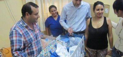 Entregan los primeros kit del Programa Qunita a mam�s y beb�s del Materno Neonatal de Posadas