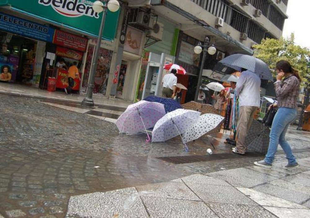 La lluvia no piensa retirarse hasta el viernes