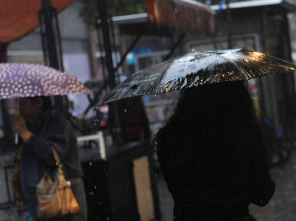Centro y sur de Santa Fe y norte de Buenos Aires contin�an bajo alerta por fuertes lluvias