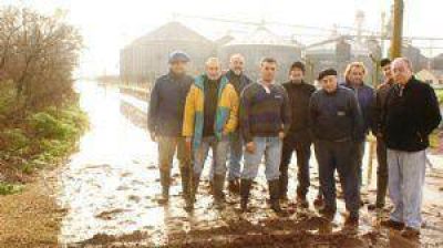 Reclaman por obra que no estar�a concluida e inunda a la Secci�n 4�