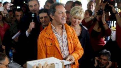 Scioli adelanta el regreso de Italia por la inundaci�n