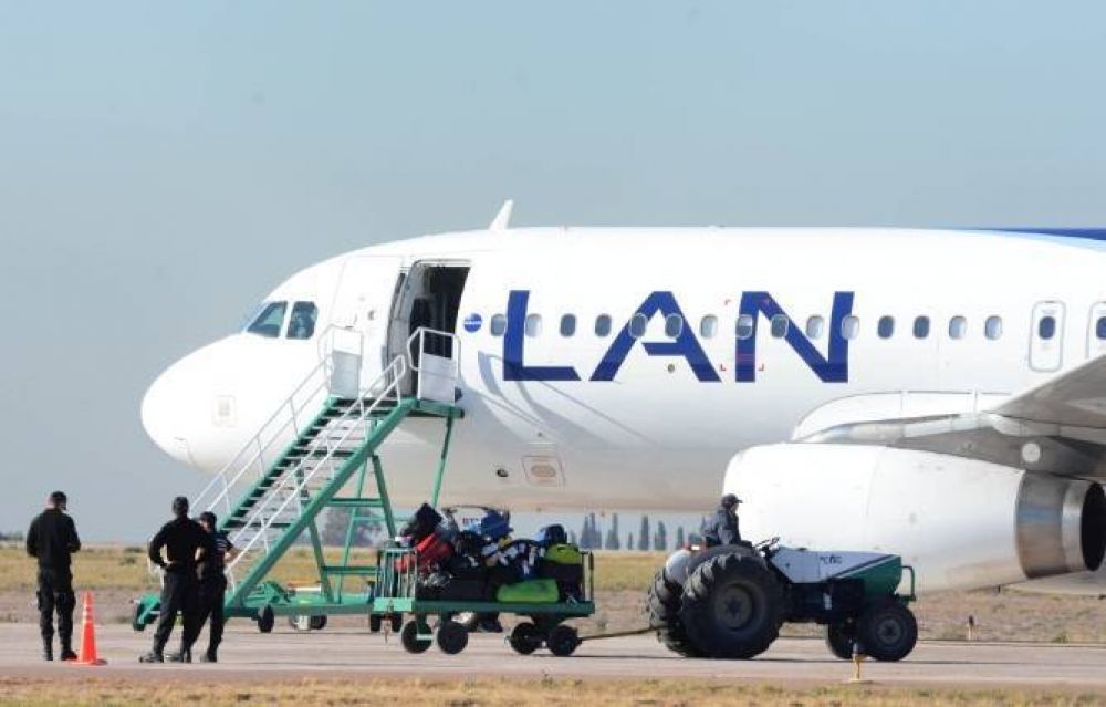 Cancelan vuelos de LAN por un paro de pilotos