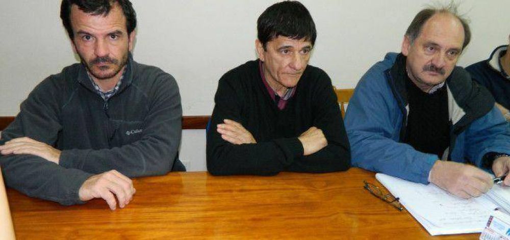 Roque P�rez: Gasparini y otros funcionarios sobrevolaron la zona y hablan de un caudal de agua �hist�rico�