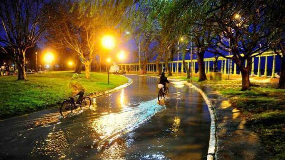 Ya desbord� el r�o en Quilmes por la sudestada y se espera una crecida mayor