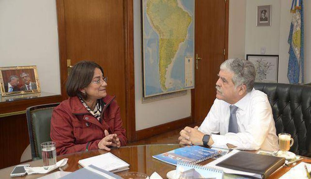 La gobernadora se reuni� con el ministro De Vido