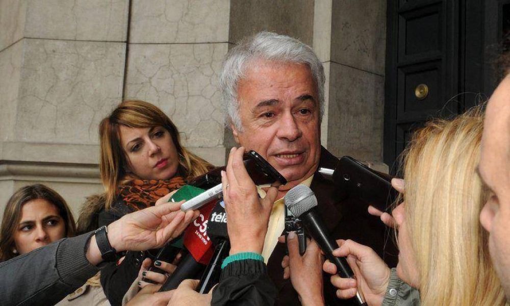 El gobernador �rob� c�mara� en la Corte