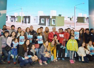 M�s de 200 familias recibieron sus viviendas en Villa Mercedes