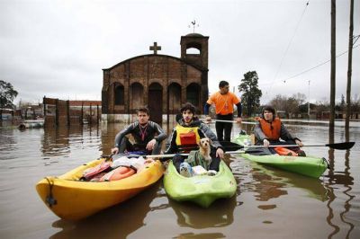 Ceden las lluvias, crece la solidaridad y empieza la odisea de volver a casa