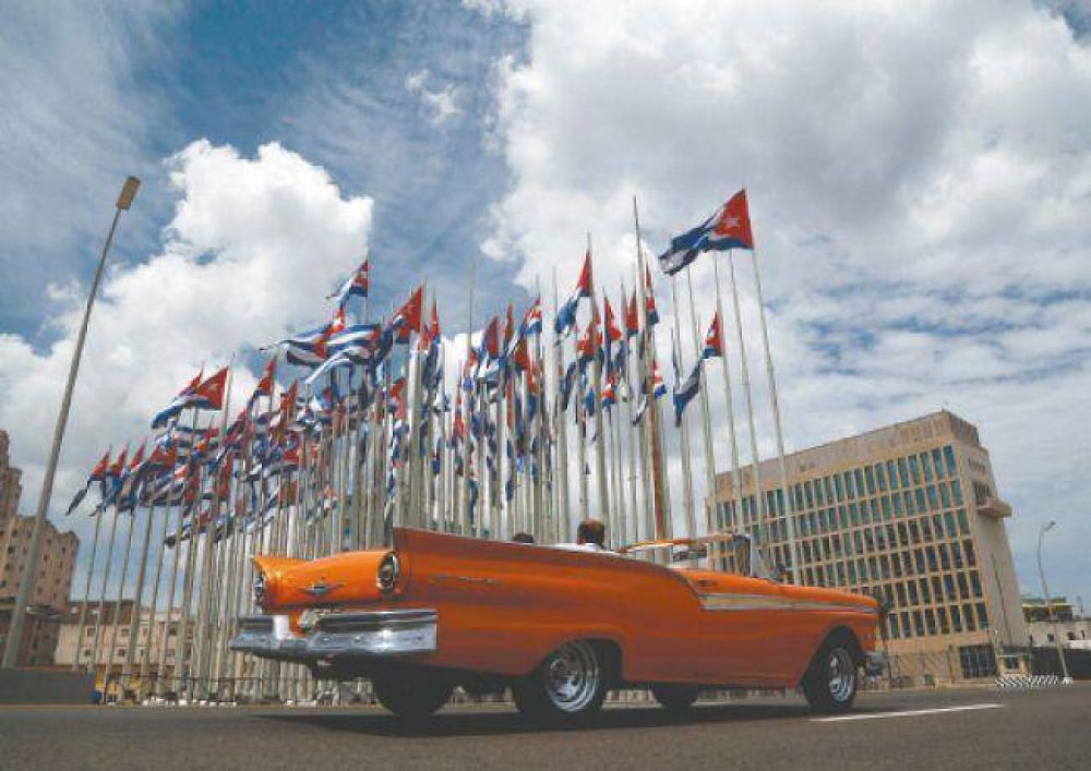 Los cubanos caminan entre la esperanza y la desconfianza