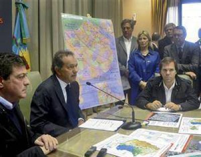 Scioli regres� de apuro y justific� su viaje en plena inundaci�n